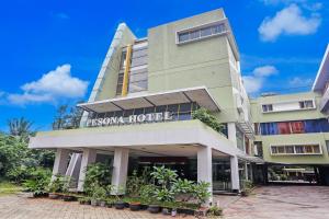 a building with a pineapple house sign on it at Collection O Cikarang Near Pollux Mall Formerly Hotel Pesona Cikarang in Cikarang