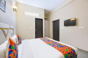 Postel nebo postele na pokoji v ubytování FabExpress Mapple Suites