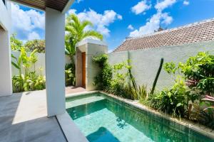 a swimming pool in the backyard of a villa at Villa Hati 2 in Canggu