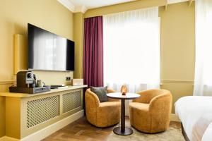 TV a/nebo společenská místnost v ubytování ARQ Paleis Hotel