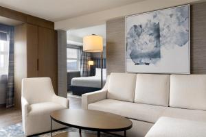 Posezení v ubytování Doubletree By Hilton West Kelowna