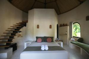 Tempat tidur dalam kamar di Tiu Oasis Lombok +37 foto