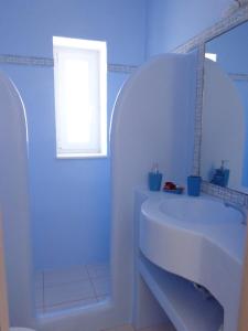 Ванная комната в Antiparos Diamond