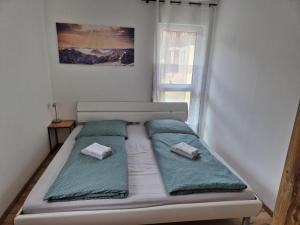 Letto o letti in una camera di Happy Nest