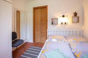Postel nebo postele na pokoji v ubytování Ferienhaus Neuland 4 - Entspannung in Seenähe