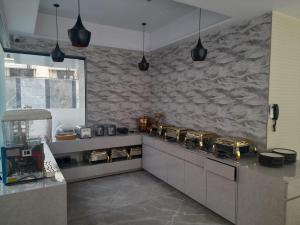 Kuchyň nebo kuchyňský kout v ubytování Hotel Flexi Residency Mumbai