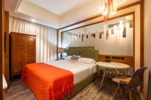 Postel nebo postele na pokoji v ubytování WISDOM Boutique Hotel Near the National Bird's Nest National ConventionCentre and Olympic Forest Park Just a 5-minute walk from Line 15's Anli Lu Subway Easy access tothe airport