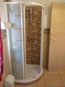A bathroom at Beds Ar Colle