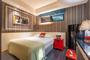Postel nebo postele na pokoji v ubytování WISDOM Boutique Hotel Near the National Bird's Nest National ConventionCentre and Olympic Forest Park Just a 5-minute walk from Line 15's Anli Lu Subway Easy access tothe airport