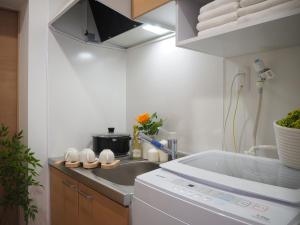 a kitchen with a sink and a washing machine at 桜の川 池袋駅 7分 2-4人丨Ikebukuro JR Line 7 minutes 2-4 people in Tokyo