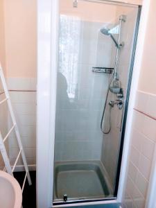 Фотография из галереи Lea Hurst B & B в Борнмуте +51 фотография