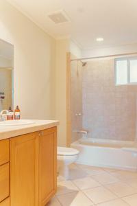 Ένα μπάνιο στο CR Luxury Del Mar 2Q 3 Bdrm