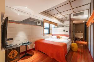 Postel nebo postele na pokoji v ubytování WISDOM Boutique Hotel Near the National Bird's Nest National ConventionCentre and Olympic Forest Park Just a 5-minute walk from Line 15's Anli Lu Subway Easy access tothe airport