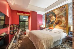 Postel nebo postele na pokoji v ubytování WISDOM Boutique Hotel Near the National Bird's Nest National ConventionCentre and Olympic Forest Park Just a 5-minute walk from Line 15's Anli Lu Subway Easy access tothe airport
