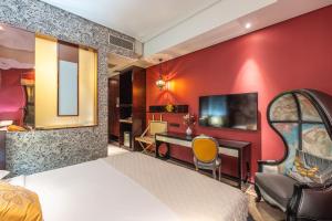 Postel nebo postele na pokoji v ubytování WISDOM Boutique Hotel Near the National Bird's Nest National ConventionCentre and Olympic Forest Park Just a 5-minute walk from Line 15's Anli Lu Subway Easy access tothe airport