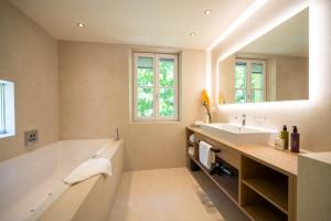 Ένα μπάνιο στο Hotel Rosenvilla +40 φωτογραφίες