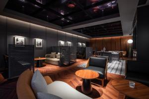 Гостиная зона в Intercity Hotel Shanghai City Center - Free Mini Bar