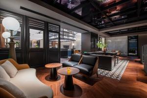 Гостиная зона в Intercity Hotel Shanghai City Center - Free Mini Bar