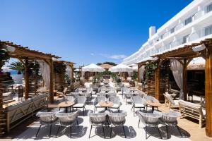 Reštaurácia alebo iné gastronomické zariadenie v ubytovaní Hotel Riu Palace La Mola
