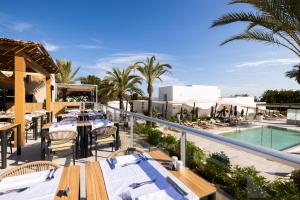 Bazén v ubytovaní Hotel Riu Palace La Mola alebo v jeho blízkosti
