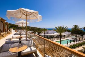 Bazén v ubytovaní Hotel Riu Palace La Mola alebo v jeho blízkosti