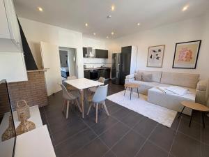 Posezení v ubytování Schöne Ferienwohnung in Andernach