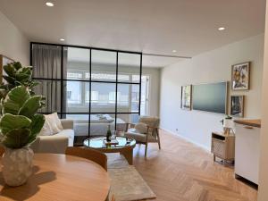a living room with a couch and a table at Seabreeze City Studio in Kristiansand