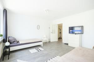 TV a/nebo společenská místnost v ubytování VAZ Apartments Langerfeld für Fachkräfte und Monteure, TV, WLAN, Küche, nahe 3M und EDE