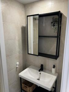 Ένα μπάνιο στο Artistic beach apartment +11 φωτογραφίες