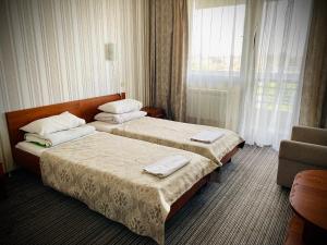 Postel nebo postele na pokoji v ubytování Intourist-Zakarpattia Hotel