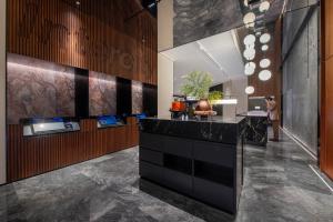 Телевизор и/или развлекательный центр в Intercity Hotel Shanghai City Center - Free Mini Bar