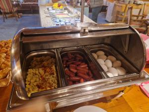 Makanan di atau berdekatan hotel