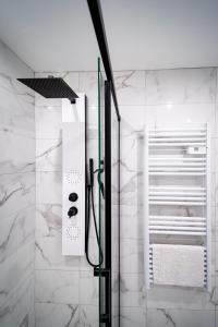 a shower with a glass door in a bathroom at La Petite Parenthèse Jardin, Parking & Proche Gare in Trappes +19 photos