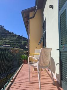 a patio with two chairs and a table on a balcony at Da Zoe suite fontanavecchia in Vernazza
