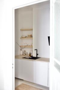 Η κουζίνα ή μικρή κουζίνα στο Central Tallinn apartment, Boho Gem +12 φωτογραφίες