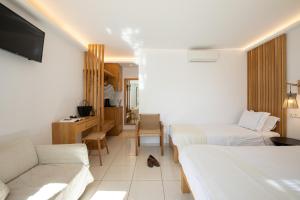 Postel nebo postele na pokoji v ubytování Damianos Mykonos Hotel
