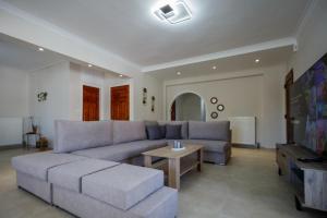 Posezení v ubytování Villa Kotetsi