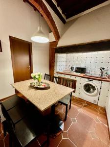Kuchyň nebo kuchyňský kout v ubytování Medici Suite - Appartamento Vintage 200m dal Duomo + 17 fotografií