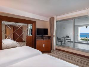 تلفاز و/أو أجهزة ترفيهية في Rixos Sungate - The Land of Legends Access