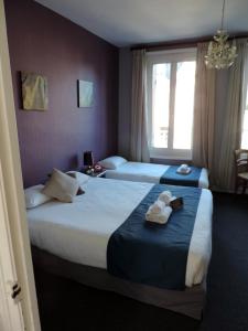 Postel nebo postele na pokoji v ubytování Hôtel Le Chantilly