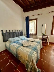 Postel nebo postele na pokoji v ubytování Medici Suite - Appartamento Vintage 200m dal Duomo