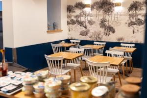 Makanan di atau berdekatan hotel +50 gambar