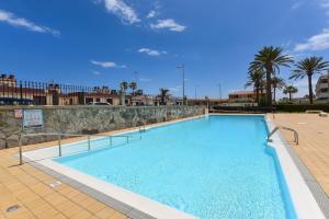 Πισίνα στο ή κοντά στο Ático Apartamento Las Burras Playa by VillaGranCanaria