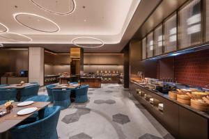 Makanan di atau berdekatan hotel