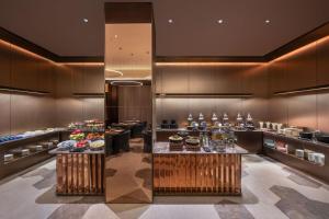 Makanan di atau berdekatan hotel