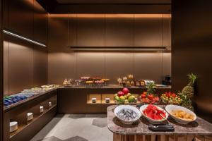 Makanan di atau berdekatan hotel