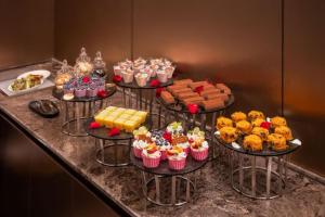 Makanan di atau berdekatan hotel