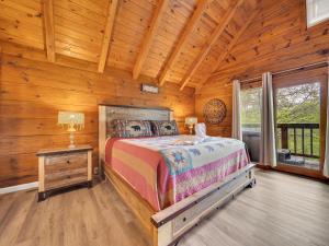 Ένα ή περισσότερα κρεβάτια σε δωμάτιο στο Foxy Lady #1531