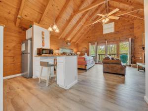 Η κουζίνα ή μικρή κουζίνα στο Foxy Lady #1531