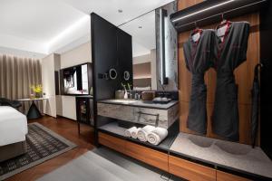 Кровать или кровати в номере Intercity Hotel Shanghai City Center - Free Mini Bar